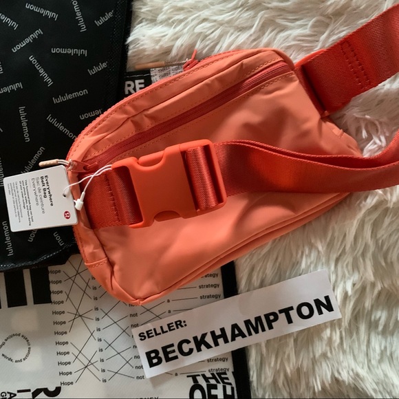❌Lululemon EVERYWHERE BELT BAG 1L Apricot - Picture 3 of 5